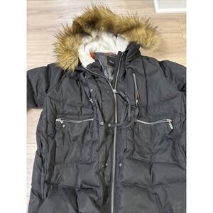 Orolay Women's Thickened Down Black Coat With Sherpa Lined Hood Size Large.